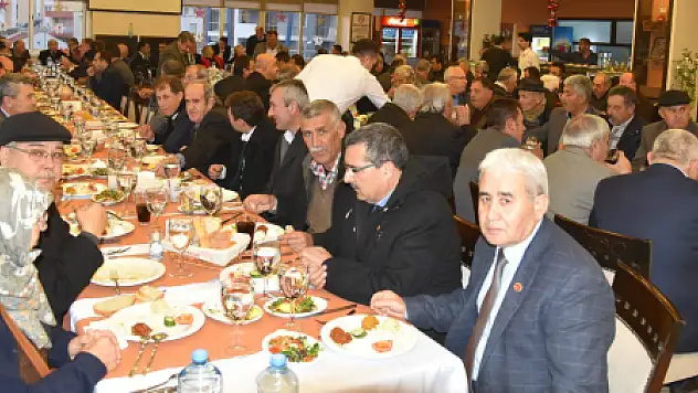 MUHTARLAR YEMEKTE BULUŞTU...