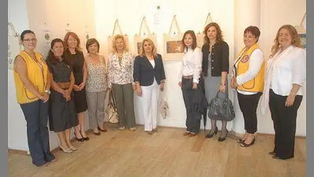 BARIŞ AFİŞİ YARIŞMA RESİMLERİ TORBALARI SÜSLEDİ