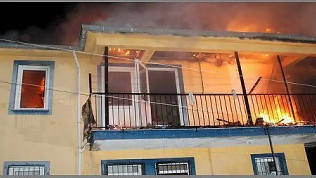 FETHİYE'DE YANAN EV HARAP OLDU (görüntülü)