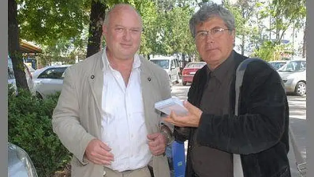 KANATSIZ KUŞLARI YAZARKEN, İNGİLTERE'NİN TÜRK KONSOLOSLUĞUNDAN DESTEK ALMIŞ