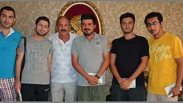 GENÇLERDEN SAATCI YA ZİYARET (görüntülü)