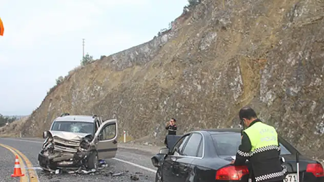 FETHİYE'DE TRAFİK KAZASI: 4 YARALI