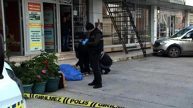 54 yaşındaki kadın pasajın çatısından atlayarak intihar etti