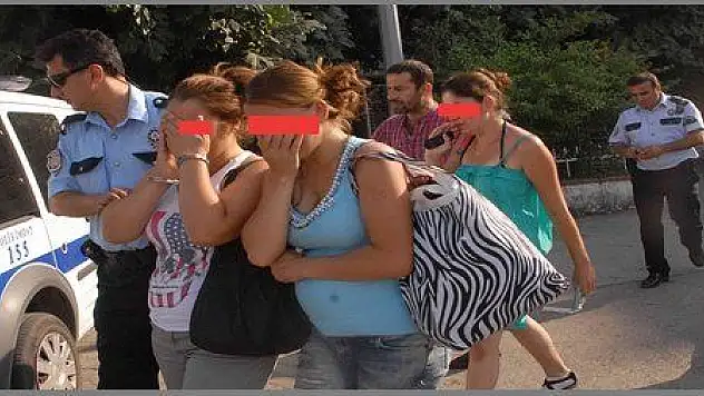 KAPIDA SATIŞ BAHANESİYLE HIRSIZLIK İDDİASI