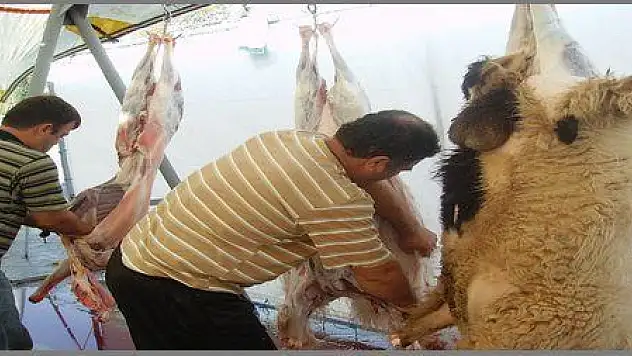 KURBAN KESİM ÜCRETİ OLARAK 25 VE 120 TL ALINACAK