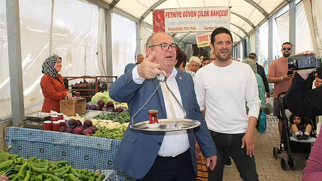 Aday Demir, pazar esnafıyla buluştu