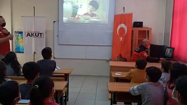 Akut'tan deprem semineri