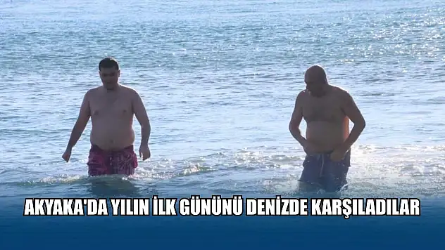 Akyaka'da yılın ilk gününü denizde karşıladılar