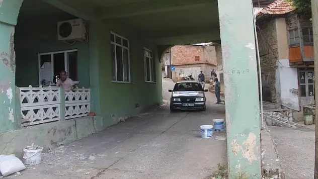 ALTINDAN YOL GEÇEN TEK CAMİ