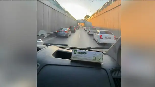 Ambulansa fermuar sistemi ile yol verdiler