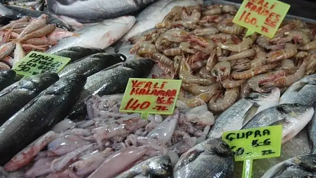 Balık av sezonun açılması ile tezgahlar şenlendi