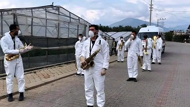 Bando takımından vatandaşlara moral konseri