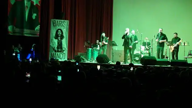 BARIŞ MANÇO VE CEM KARACA ANISINA MUHTEŞEM KONSER