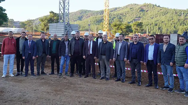 Başkan Akdenizli, TOKİ'de İncelemelerde Bulundu