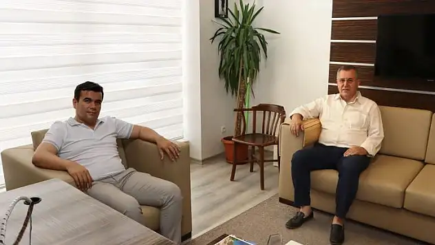 Başkan Çıralı'ya spora yaptığı katkılardan dolayı plaket verildi