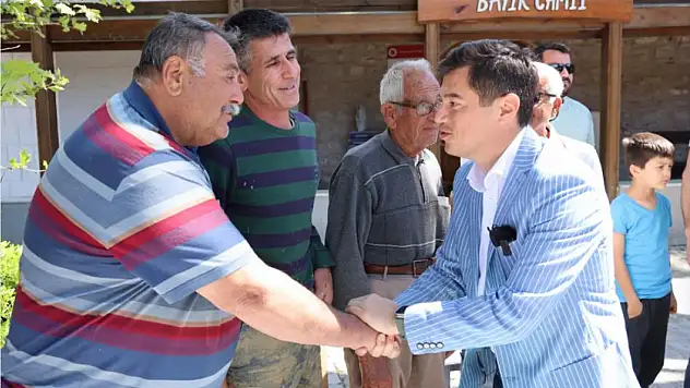 Başkan Ünlü, vatandaşlarla bayramlaştı