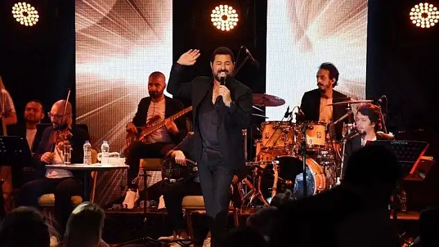 Bayram coşkusunu ünlü sanatçılarla kutladılar