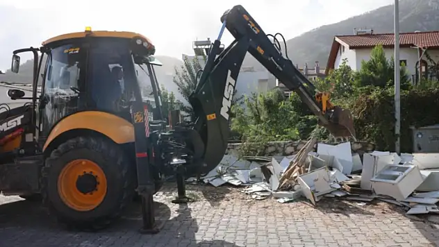 Belediye temizlik çalışmalarına devam ediyor