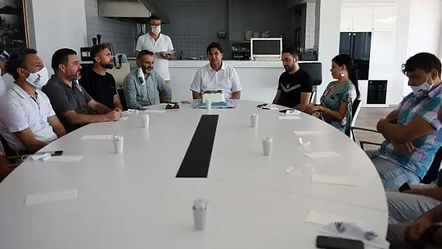 Beşiktaşlı Taraftarlar Derneğinden Karaca'ya Doğum Günü Kutlaması