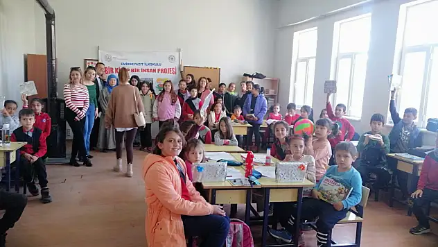 'Bir Kitap Bir İnsan Projesi' devam ediyor