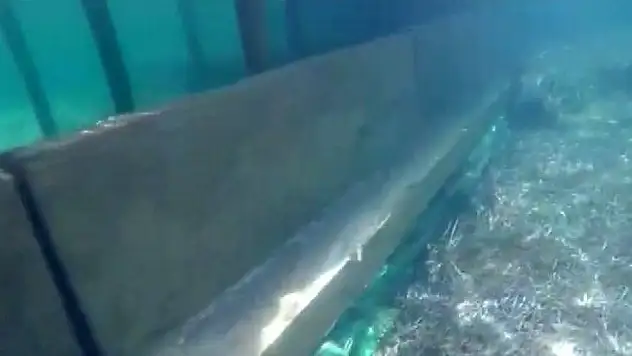 Bodrum'da karadaki kaçak yapılar deniz dibine kadar indi