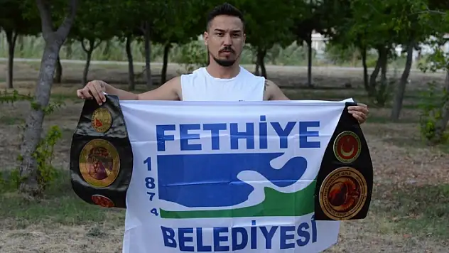 BOKSÖR ALCU PROFESYONEL OLDU