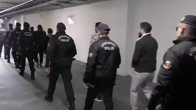 Çeşitli suçlardan aranan 400 şüpheli yakalandı