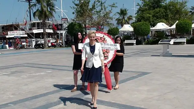 Çevre Haftası için çelenk koydular
