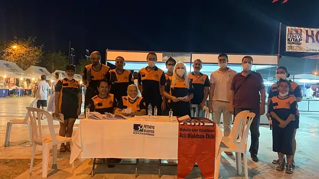 Deprem bilgilendirme standı açtılar