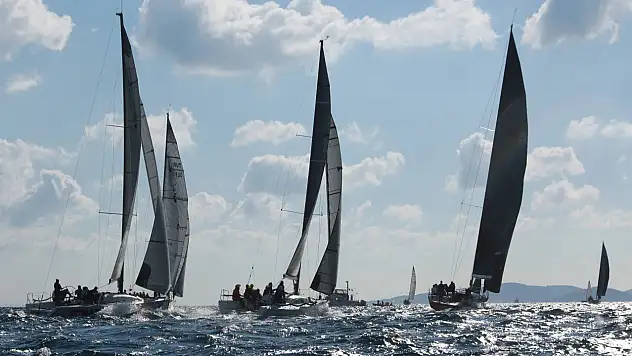 Ege'nin Mavi Sularında Görsel Şölen