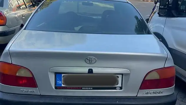 ENGELLİ PARK YERLERİNE HATALI PARK EDENLERE CEZA YAĞDI