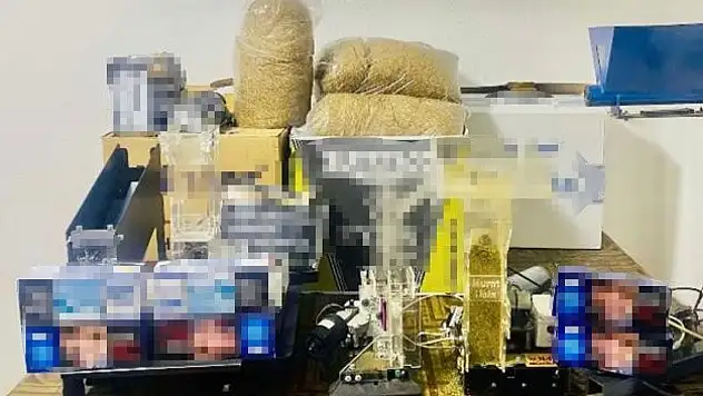 Evde kaçak sigara üretimine operasyon