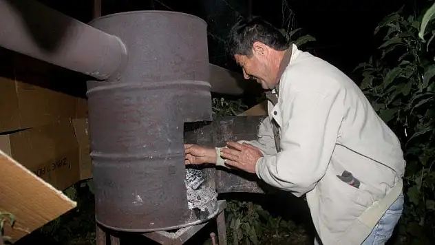 Fethiye'de sera üreticisinin sobalı don nöbeti