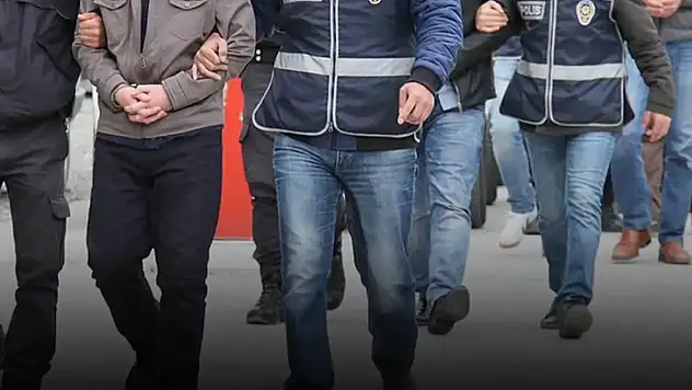 FETÖ operasyonu, 2'si muvazzaf 12 gözaltı