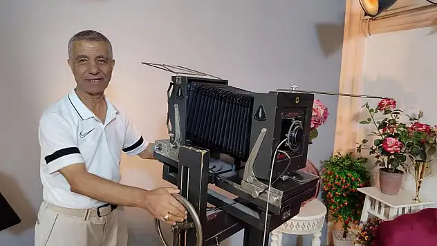 Fotoğraf sanatçısı 100 yıllık makinesiyle tarihe tanıklık etti