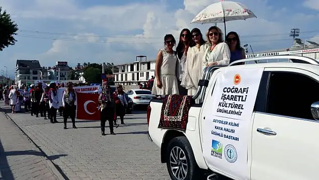 FTSO, likya karnaval yürüyüşü kortejinde coğrafi işaretli kültürel ürünlerle yer aldı