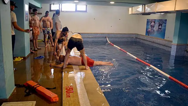 FTSO'NUN CANKURTARAN EĞİTİMİNDE 12 KİŞİ BELGE ALDI