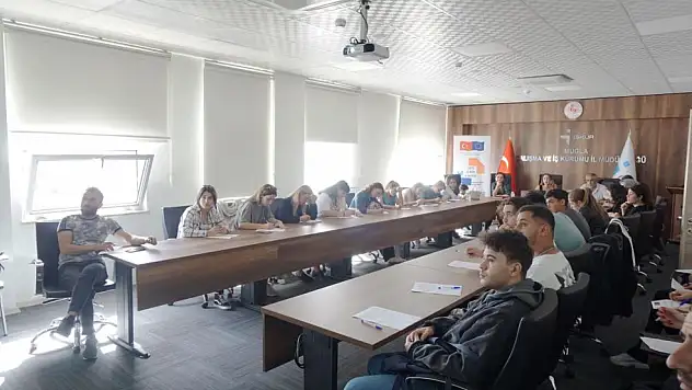 Gençler için projeler sürüyor