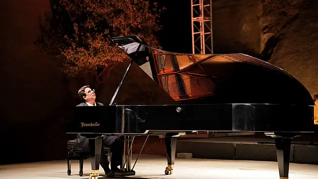 Gümüşlük'ten Piyano Şairi Farkas Geçti