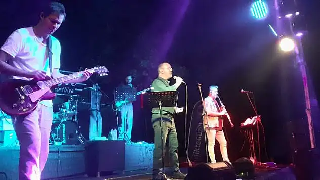 HÜSNÜ ARKAN MEST ETTİ