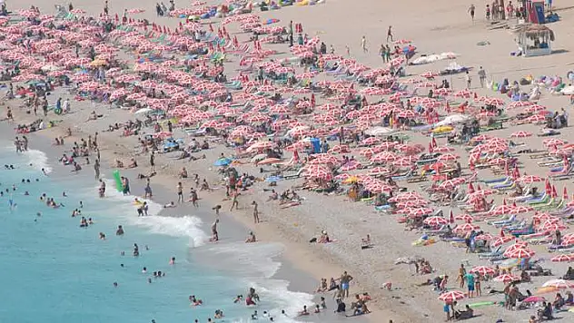 Sahiller Yabancı Turistlere Kaldı