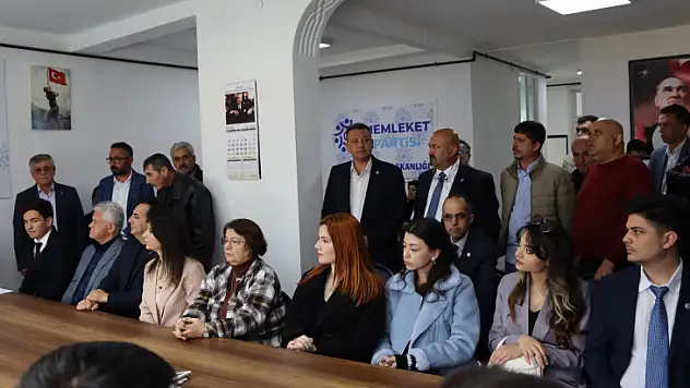 İLÇE BAŞKANLARINA YETKİ BELGELERİ TAKDİM EDİLDİ