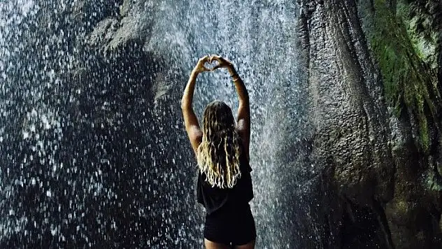 İvana Sert sevgilisi ve oğluyla Fethiye'de tatilde