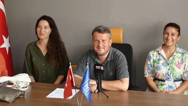 İYİ Parti'den rozet takma töreni