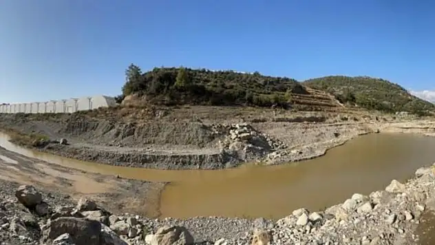 Dereden, kaçak kum ve çakıl alındığı iddiası...