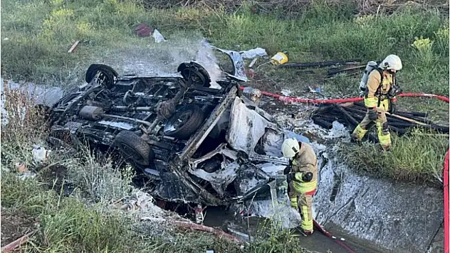 Kanala uçan minibüs alev alev yandı: 2 yaralı