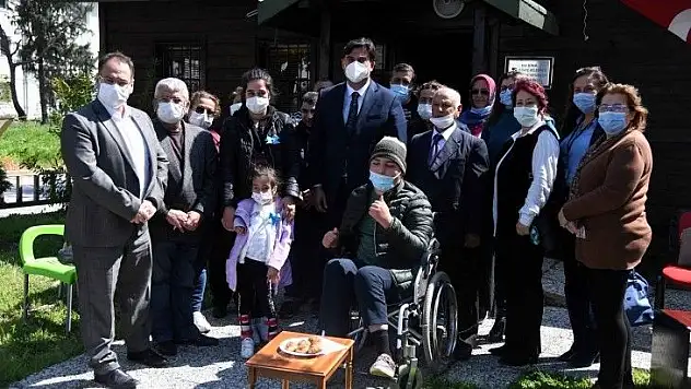 Karaca, Otizm Farkındalık Günü dolayısıyla ziyaretlerde bulundu