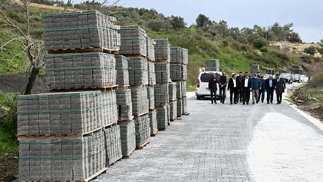 KIRSAL MAHALLELERİN YOLLARI YENİLENİYOR