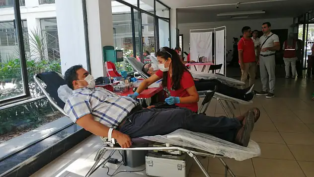 KIZILAY GÖNÜLLÜSÜ ÖRNEK KAYMAKAM