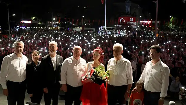 Konser yoğun ilgi gördü